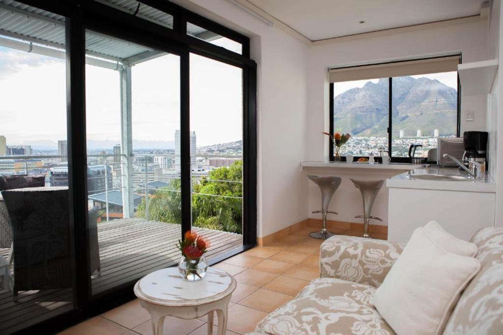 8 On Upper Bloem Apartment เคปทาวน์ ภายนอก รูปภาพ
